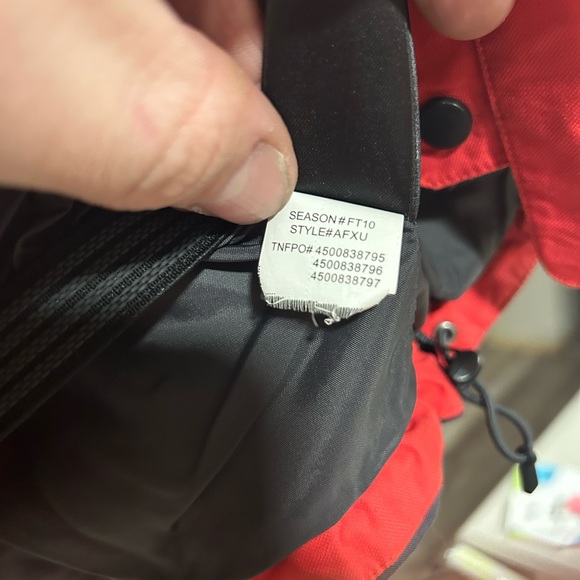 The North Face Red/Pink Heavyweight Woman’s Small Jacket - Picture 10 of 16